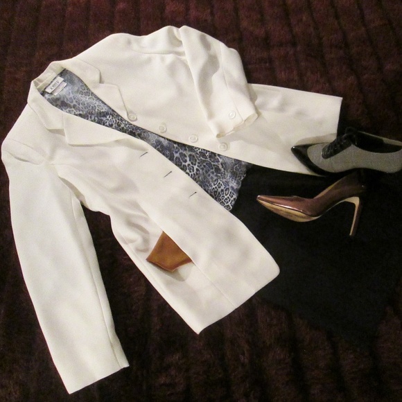 RENA ROWAN PETITE LINED LT. CREAM/WHITE BLAZER - Picture 6 of 8